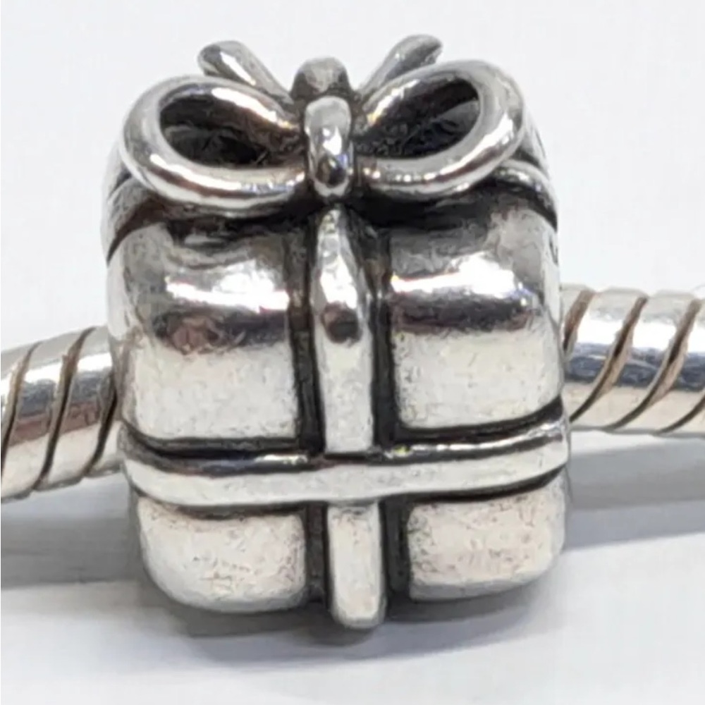 Authentic Pandora Present Gift Box w/ Bow